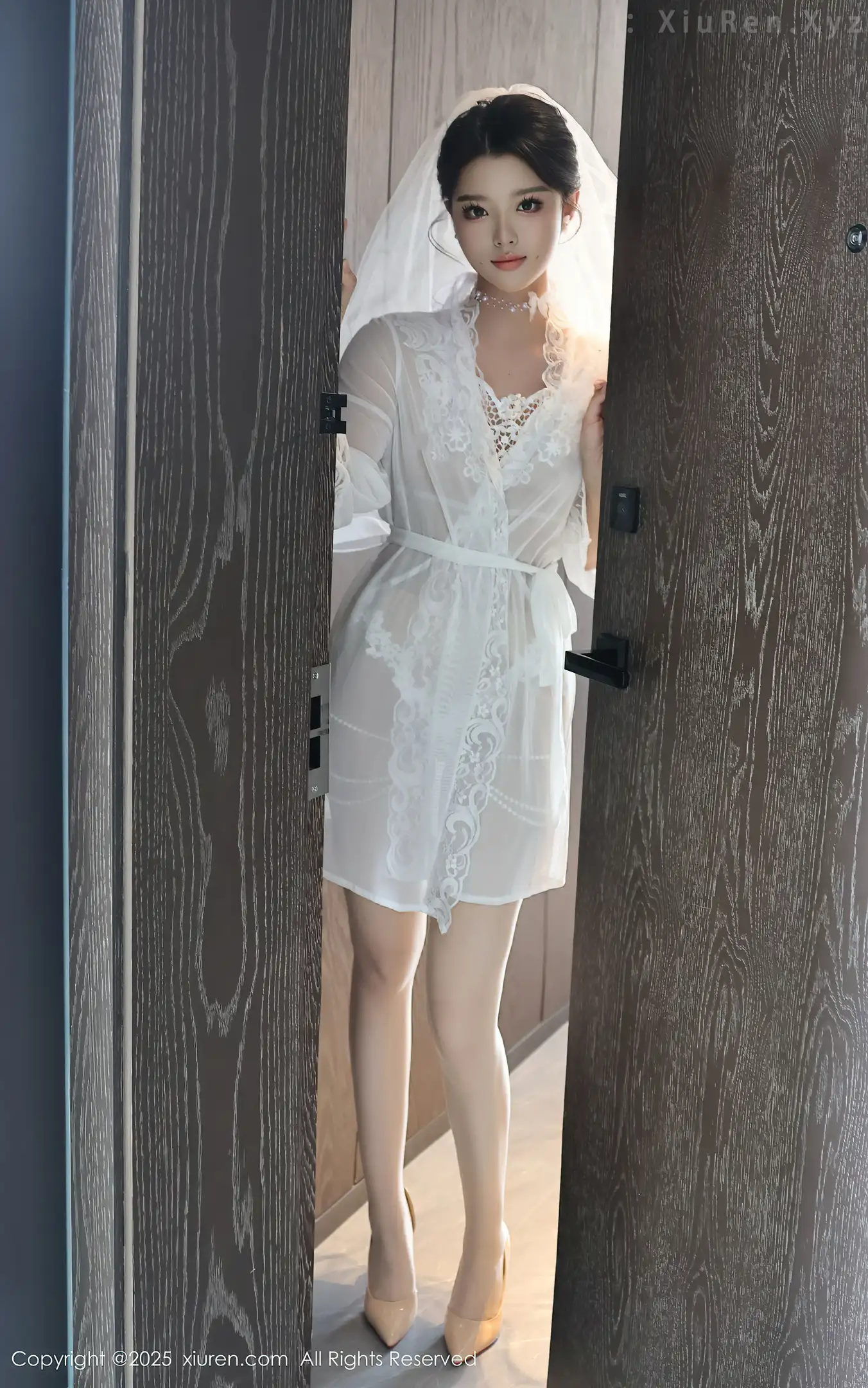 图片[5]-[XiuRen秀人网]VOL.10559 新人模特糯梨子性感白色情趣婚纱配白色丝袜秀曼妙身姿诱惑写真70P-秀人网官方网站